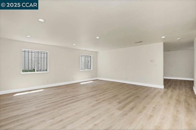 3251 Hyde Street, Oakland, CA 94601