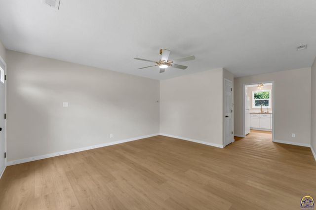3704 SW 34th ST, Topeka, KS 66614