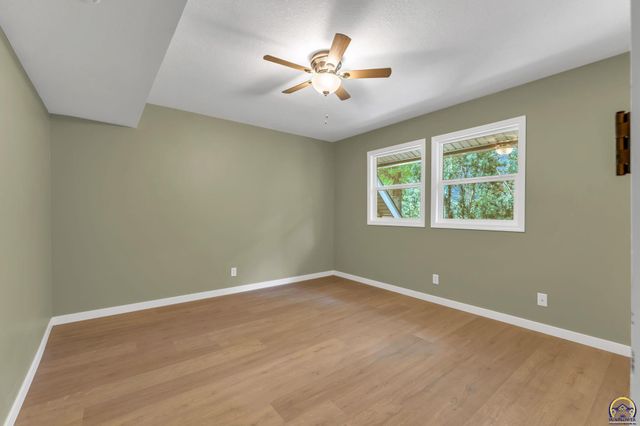 3704 SW 34th ST, Topeka, KS 66614