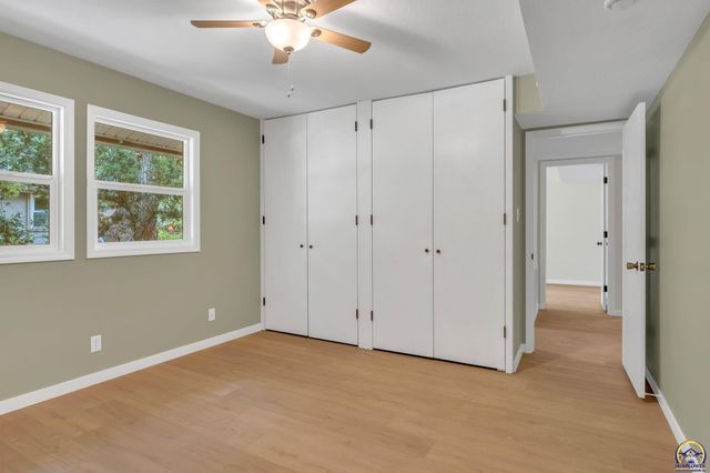 3704 SW 34th ST, Topeka, KS 66614