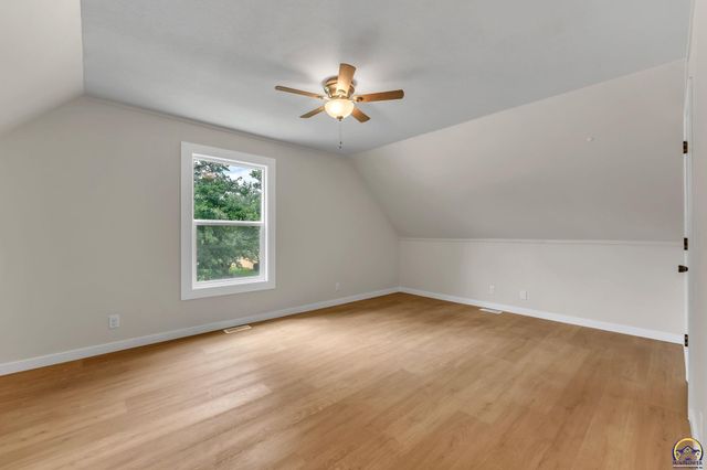 3704 SW 34th ST, Topeka, KS 66614