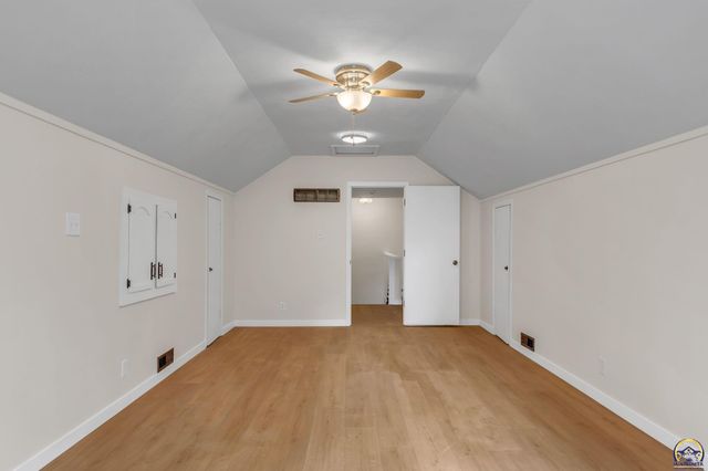 3704 SW 34th ST, Topeka, KS 66614