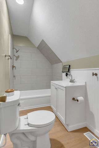 3704 SW 34th ST, Topeka, KS 66614