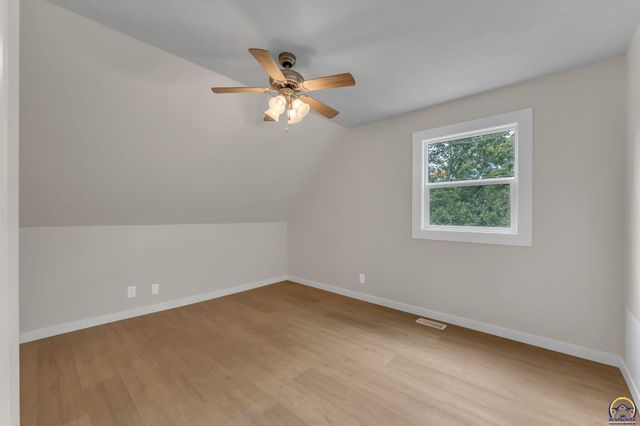 3704 SW 34th ST, Topeka, KS 66614