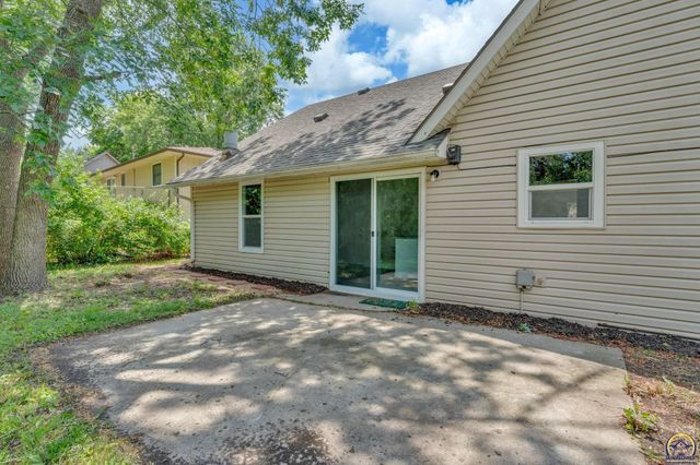 3704 SW 34th ST, Topeka, KS 66614