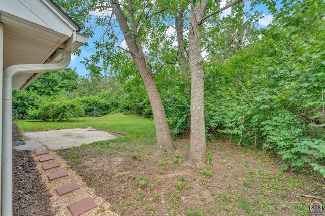 3704 SW 34th ST, Topeka, KS 66614