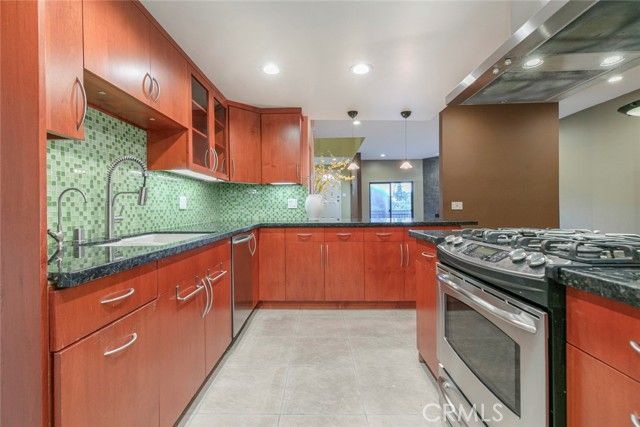 1882 N Alvarado Street 16, Los Angeles, CA 90026