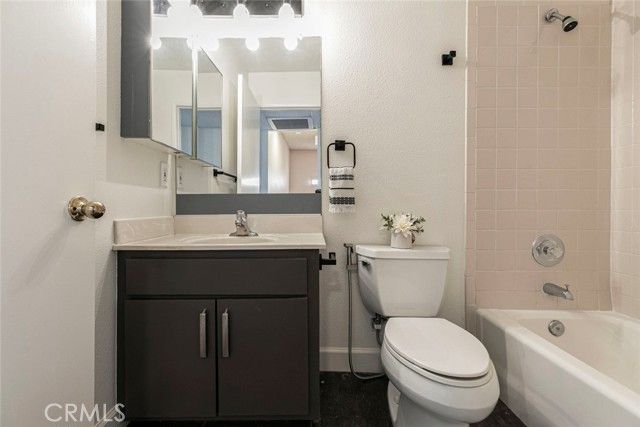 1882 N Alvarado Street 16, Los Angeles, CA 90026