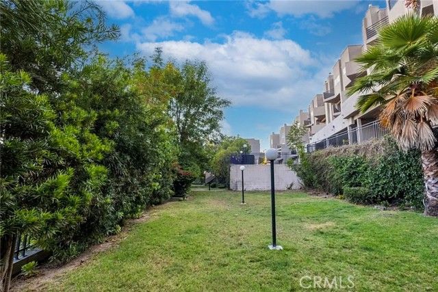 1882 N Alvarado Street 16, Los Angeles, CA 90026