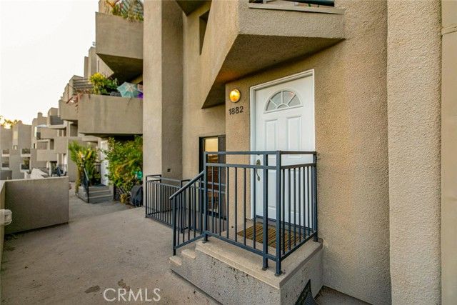 1882 N Alvarado Street 16, Los Angeles, CA 90026