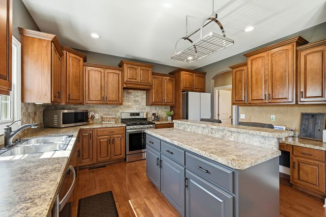25443 Prairiewood Lane, Shorewood, IL 60404