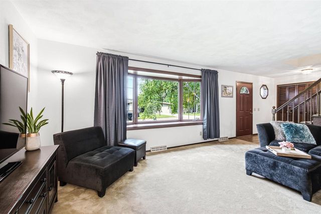 514 Maunesha Drive, Marshall, WI 53559