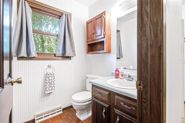 514 Maunesha Drive, Marshall, WI 53559
