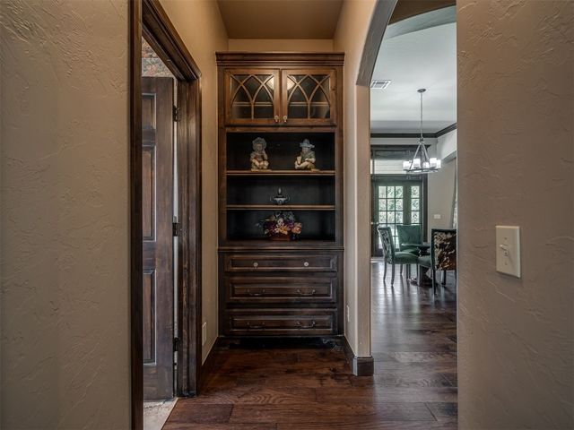 10925 San Lorenzo Drive, Oklahoma City, OK 73173