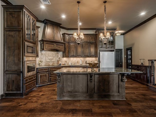 10925 San Lorenzo Drive, Oklahoma City, OK 73173