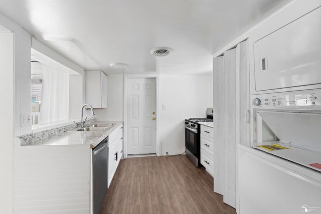 6590 S Huron River Drive, South Rockwood, MI 48179