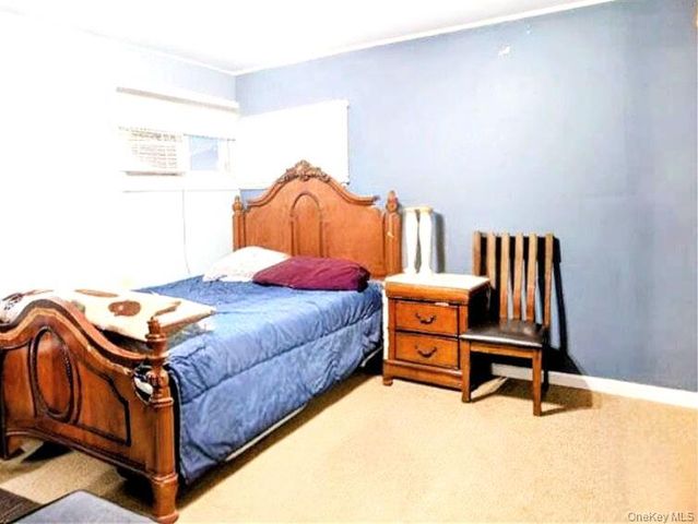 17 Grayley Place, Huntington Station, NY 11746