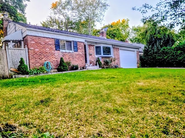 17 Grayley Place, Huntington Station, NY 11746