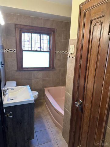 3842 Delmar Avenue, Cincinnati, OH 45211