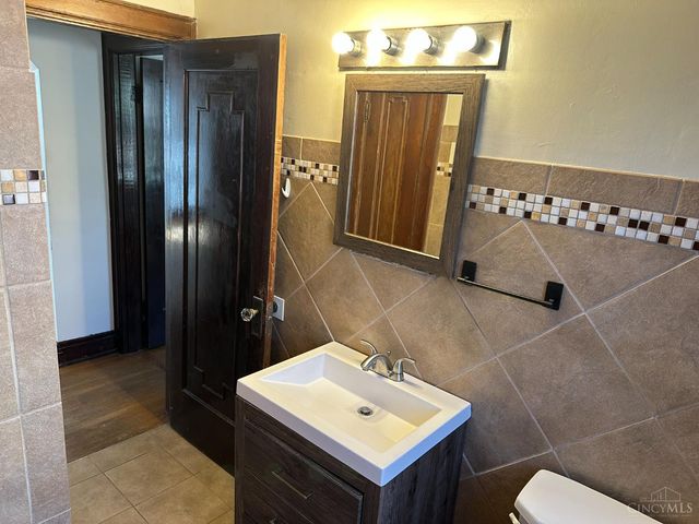 3842 Delmar Avenue, Cincinnati, OH 45211