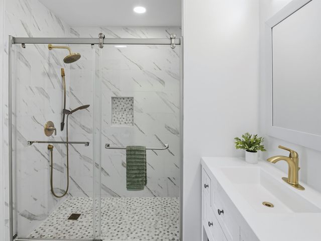 411 Carriage Oaks DR, Liberty Hill, TX 78642