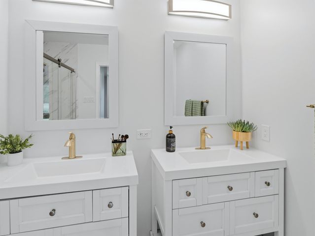 411 Carriage Oaks DR, Liberty Hill, TX 78642