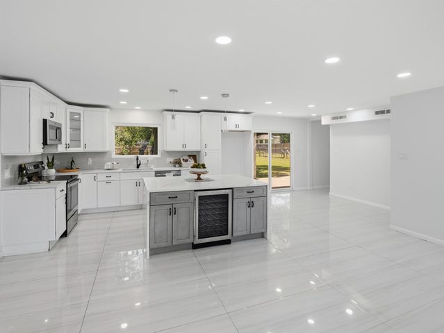 411 Carriage Oaks DR, Liberty Hill, TX 78642