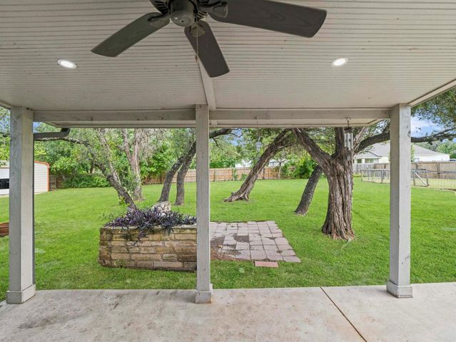 411 Carriage Oaks DR, Liberty Hill, TX 78642