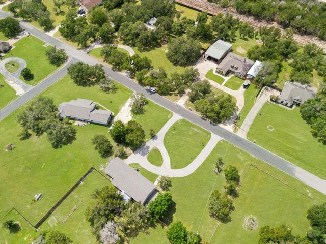 411 Carriage Oaks DR, Liberty Hill, TX 78642