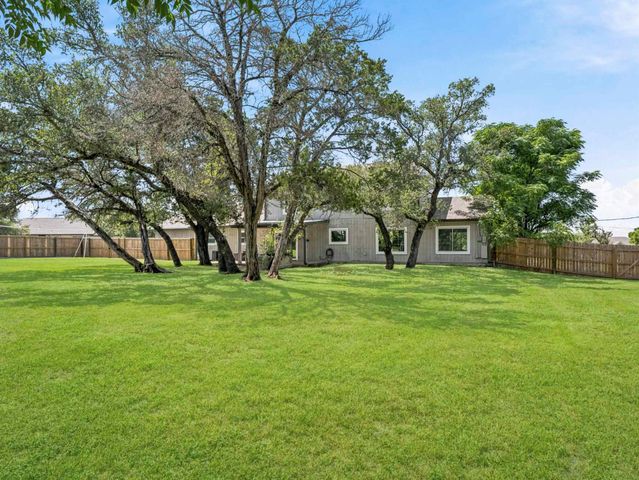 411 Carriage Oaks DR, Liberty Hill, TX 78642