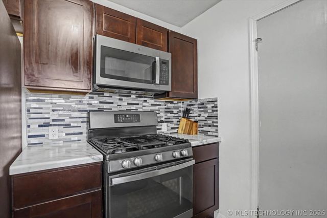 712 W 5th Street, Skiatook, OK 74070