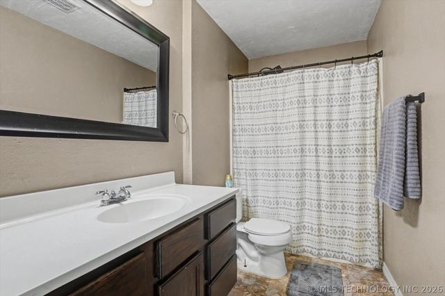 712 W 5th Street, Skiatook, OK 74070