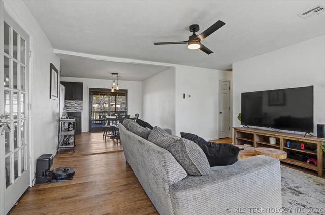 712 W 5th Street, Skiatook, OK 74070