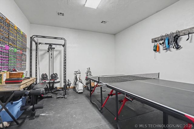 712 W 5th Street, Skiatook, OK 74070