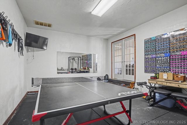 712 W 5th Street, Skiatook, OK 74070