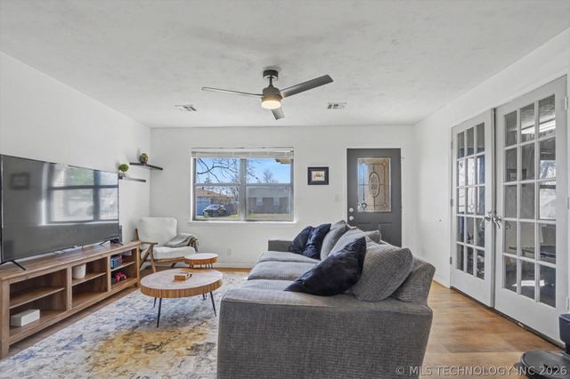 712 W 5th Street, Skiatook, OK 74070