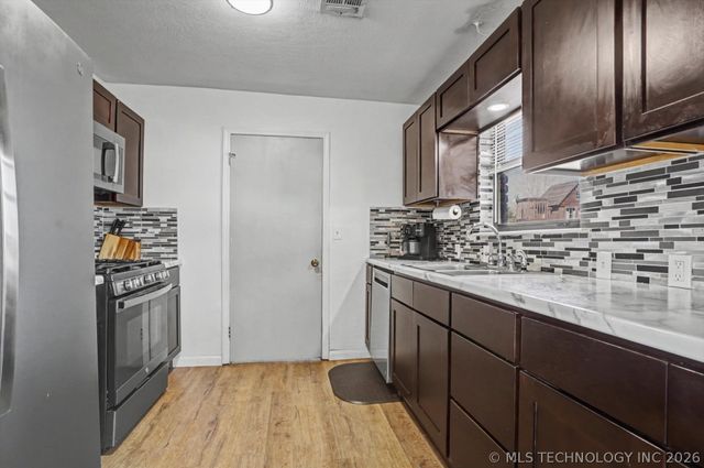 712 W 5th Street, Skiatook, OK 74070