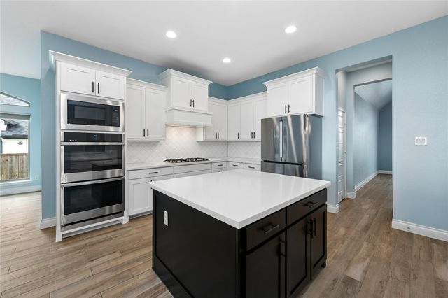 7013 Salmon Springs Drive, Argyle, TX 76226