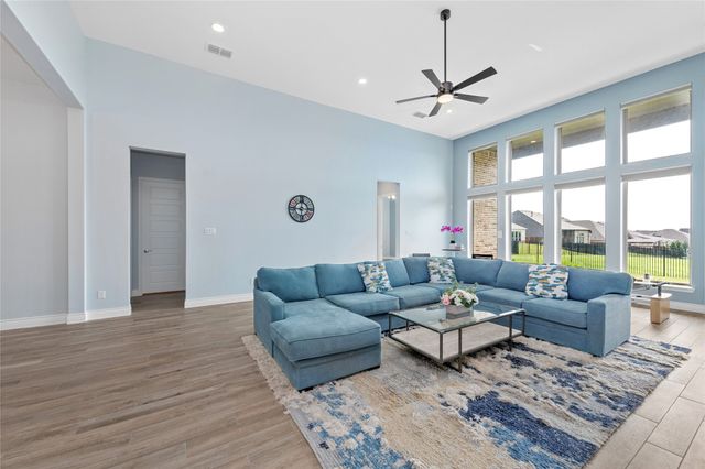 7013 Salmon Springs Drive, Argyle, TX 76226