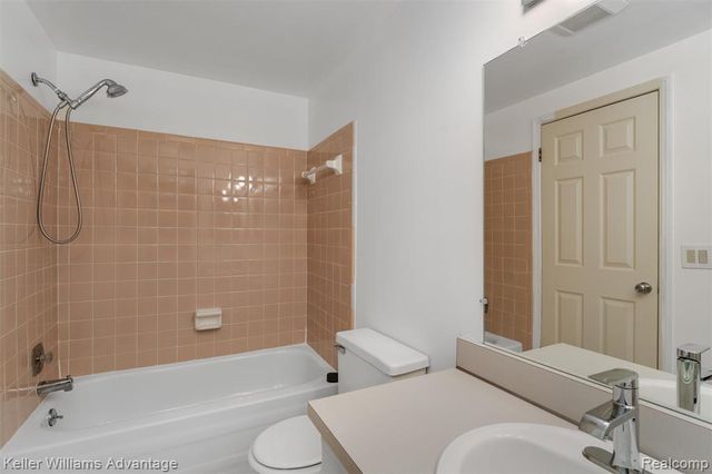 21320 E Glen Haven Circle, Northville, MI 48167