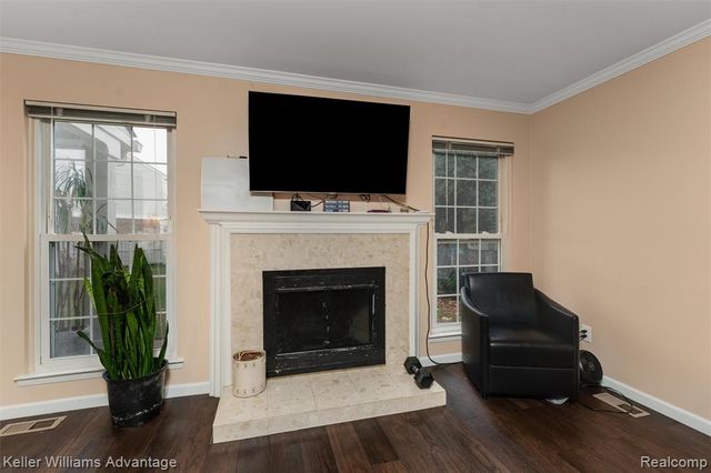 21320 E Glen Haven Circle, Northville, MI 48167