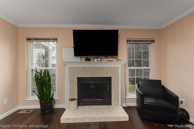 21320 E Glen Haven Circle, Northville, MI 48167