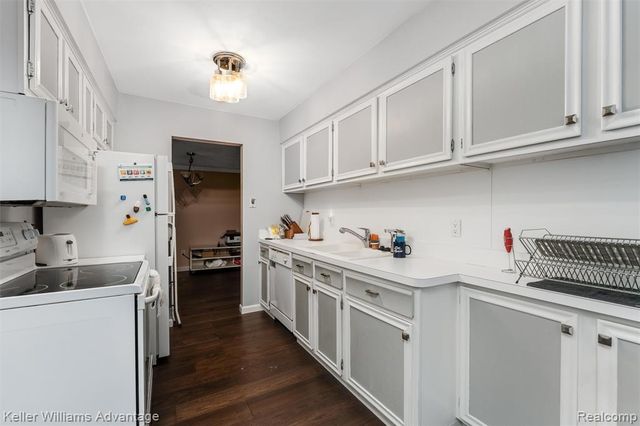 21320 E Glen Haven Circle, Northville, MI 48167