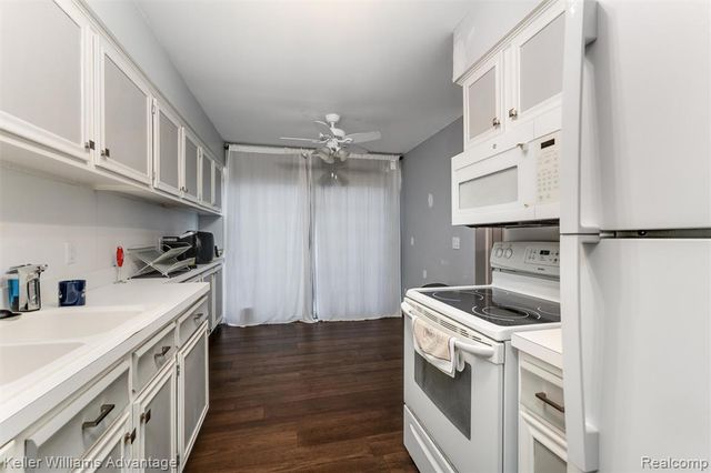 21320 E Glen Haven Circle, Northville, MI 48167