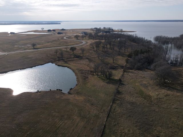 340 Peninsula Drive, Honey Grove, TX 75446