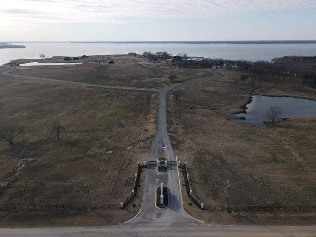 340 Peninsula Drive, Honey Grove, TX 75446