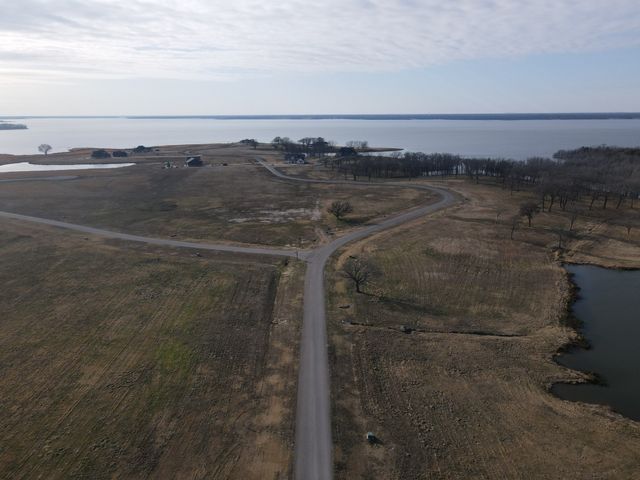 340 Peninsula Drive, Honey Grove, TX 75446