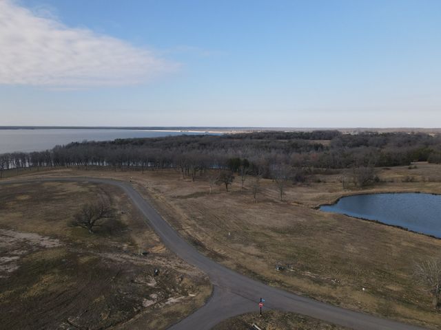 340 Peninsula Drive, Honey Grove, TX 75446