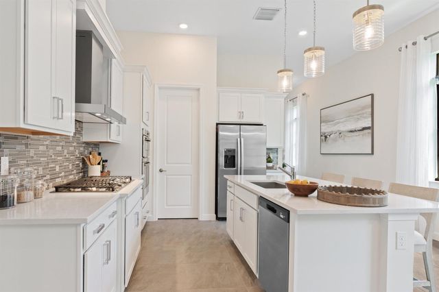 520 SE Fascino Circle, Port St. Lucie, FL 34984