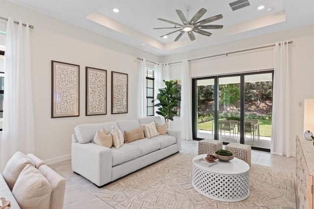 520 SE Fascino Circle, Port St. Lucie, FL 34984